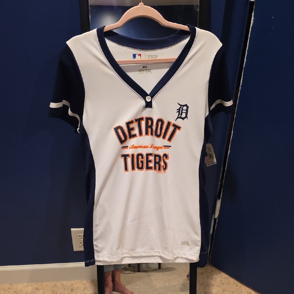 5th & Ocean Detroit Tigers.    White and Navy Jersey